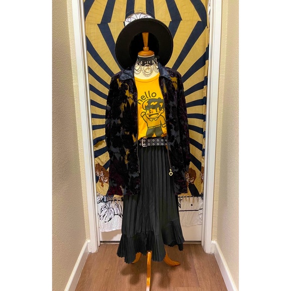 🌈 Gorgeous Velvet Vintage flower jacket - Picture 10 of 12